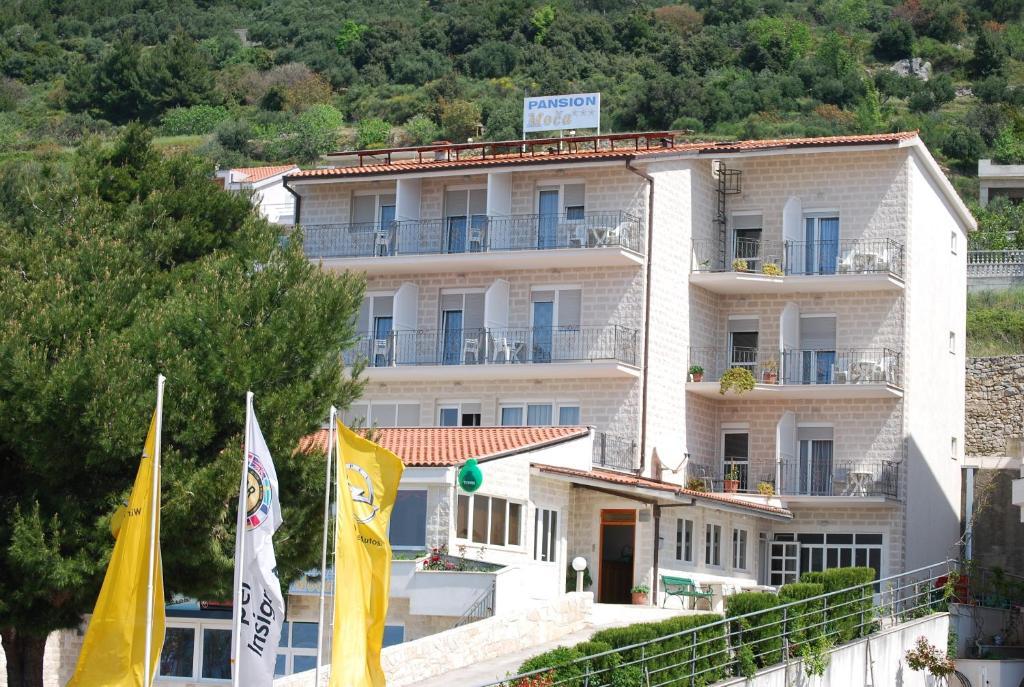 Pansion Komfor Moca Hotel Makarska Exterior photo